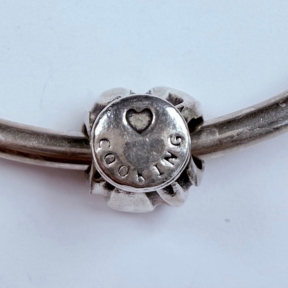 Pandora Moments Bangle Sterling Silver Bracelet with Chef Cooking Bake Hat Charm - Picture 3 of 8